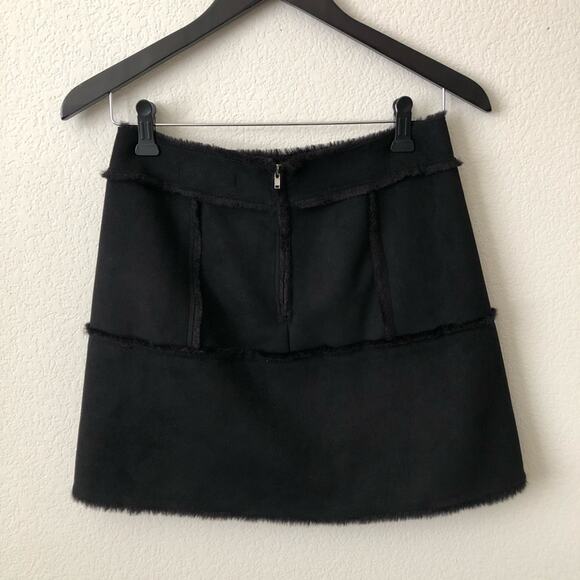 J.O.A. JOA London Faux suede fur black mini skirt - Picture 4 of 6